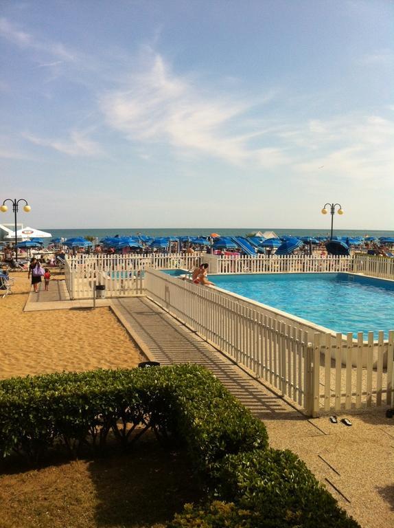 Residence Apollo - Walterigato Apartments Solo Per Famiglie Lido di Jesolo Kültér fotó