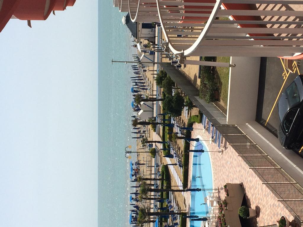 Residence Apollo - Walterigato Apartments Solo Per Famiglie Lido di Jesolo Kültér fotó